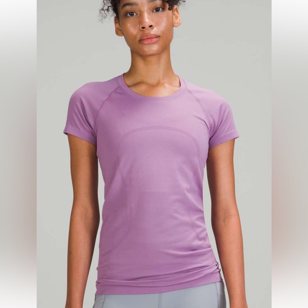 NWT Lululemon Size 6 Swiftly Tech Short Sleeve Shirt 2.0 in Wisteria Purple